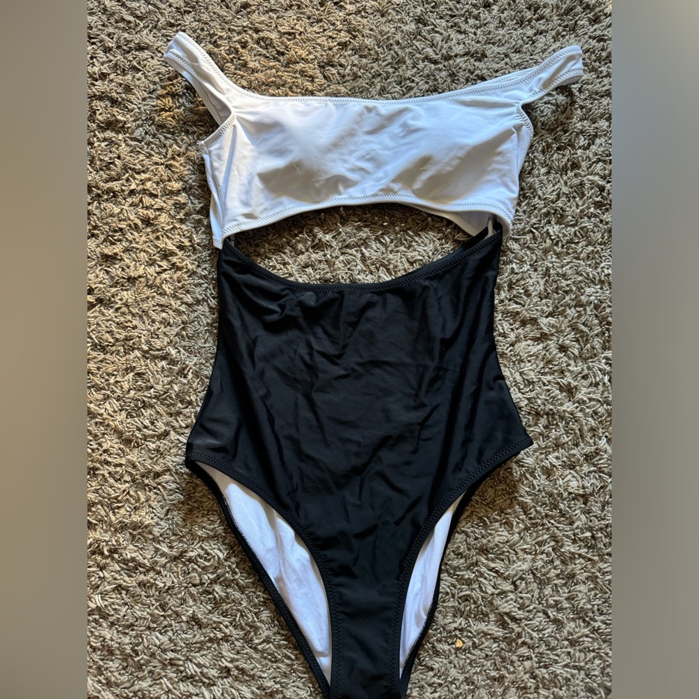 CUPSHE Black & White Cut out one piece swimsuit